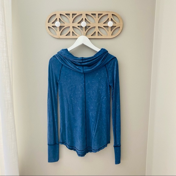 Free People Cosmo Tie Dye Cowl Neck Long Sleeve Top Blue Sz Small - Picture 6 of 9